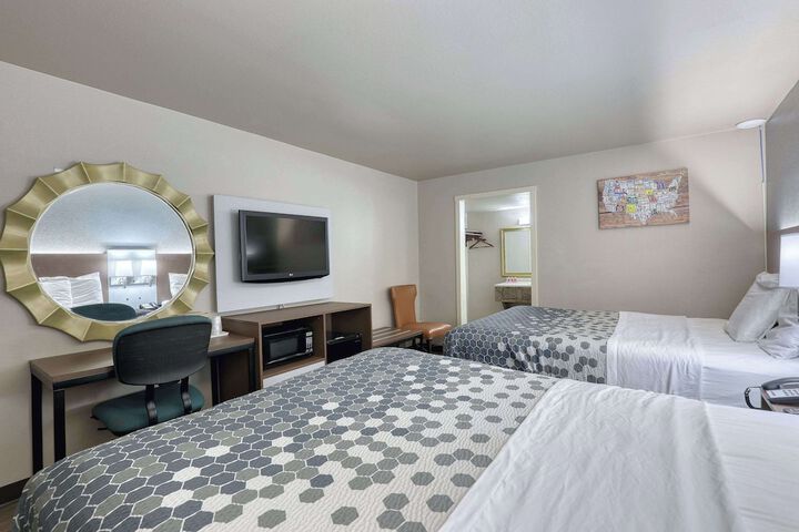 1 Queen Bed (9 of 29)