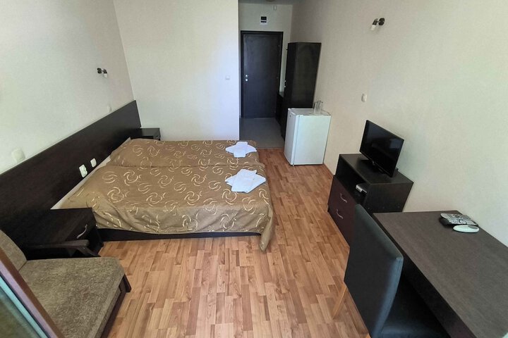 Room 5 of 16