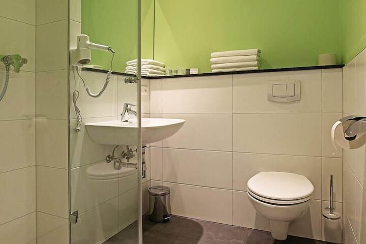 Room 8 of 15