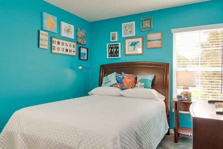 Room 6 of 27