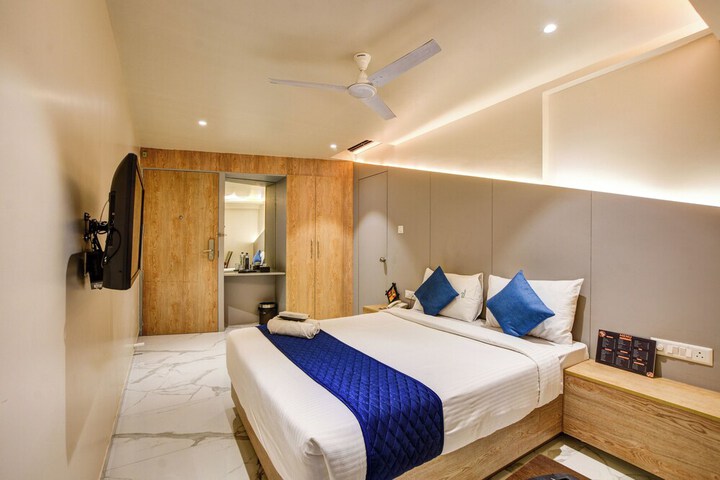Room 2 of 7