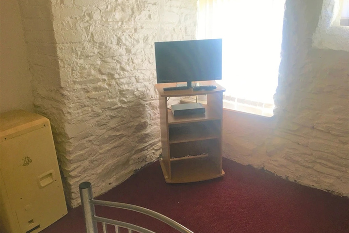 Room 9 of 14