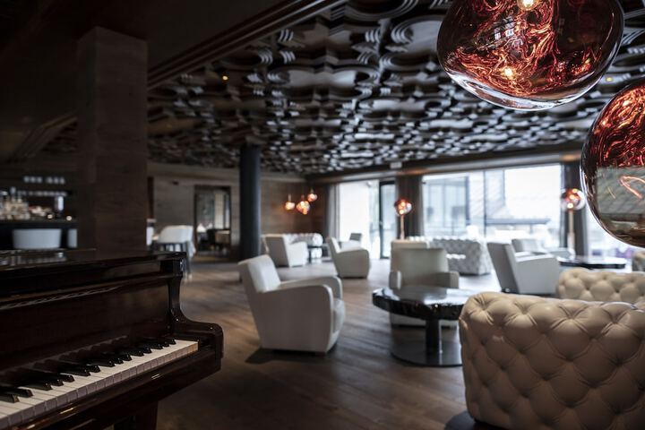 Lounge 85 of 91