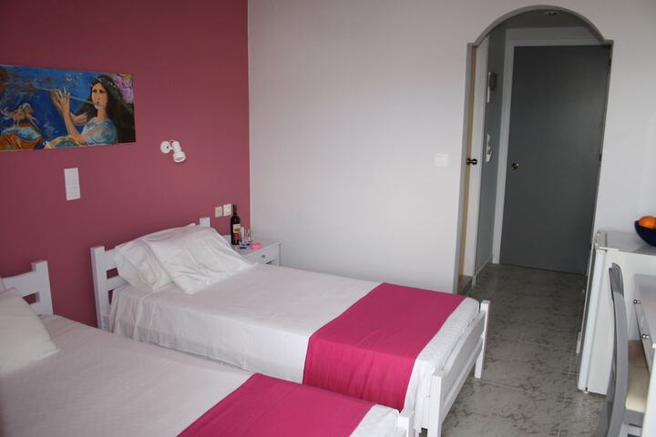 Room 9 of 48