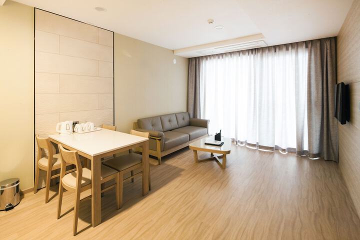 Room 3 of 127