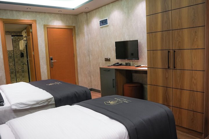 Room 28 of 66