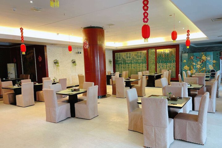 Dining 16 of 19