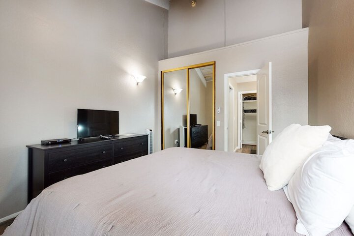 Room 4 of 40