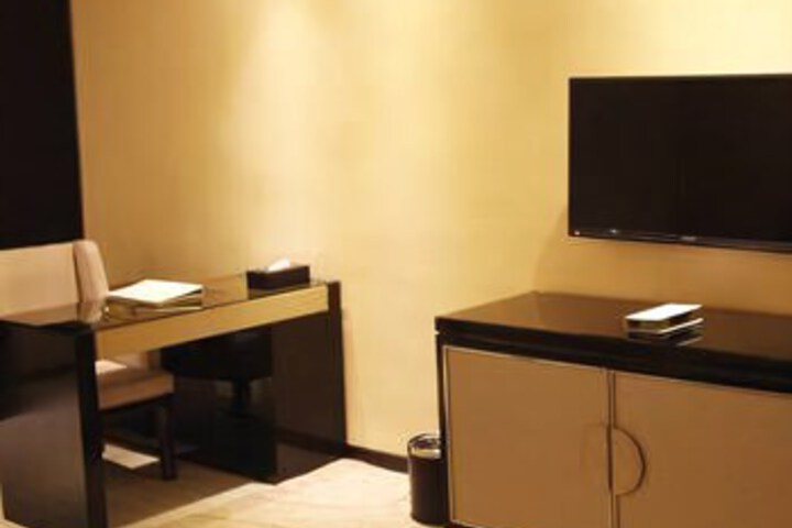 Room 3 of 7