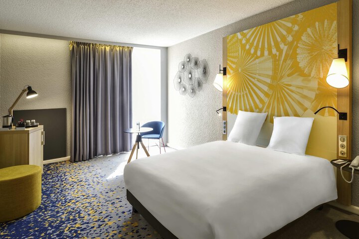 Room 10 of 115