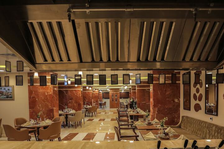 Dining 45 of 81