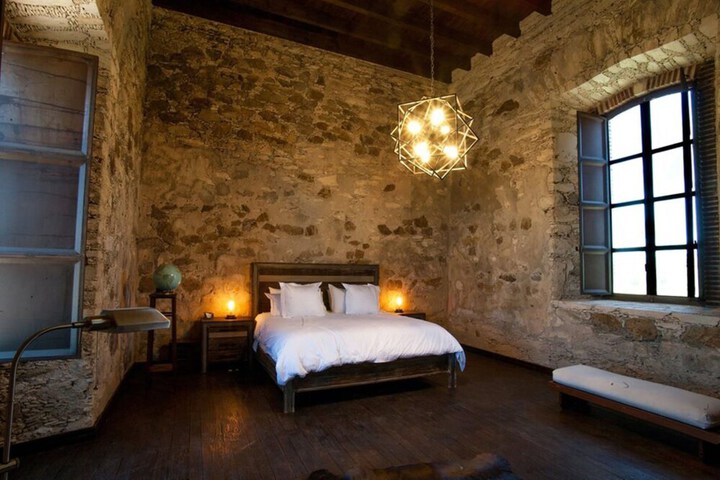 Room 4 of 169