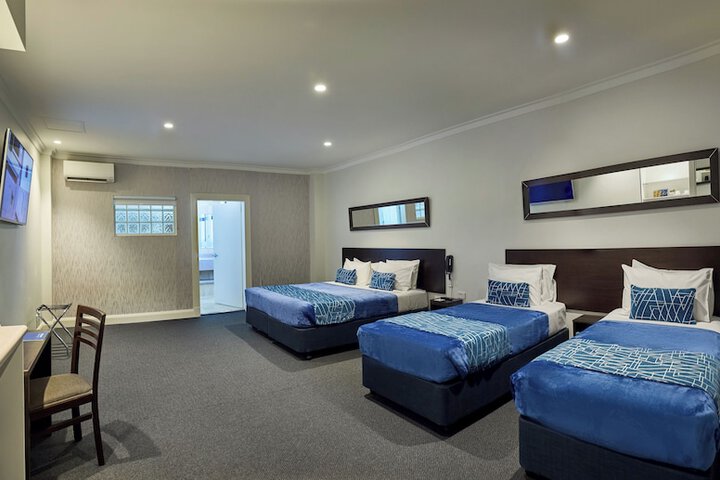 Room 25 of 53