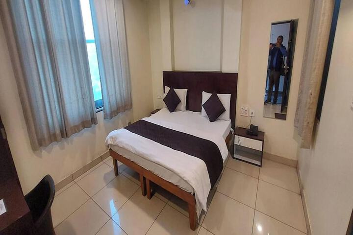 Room 8 of 25