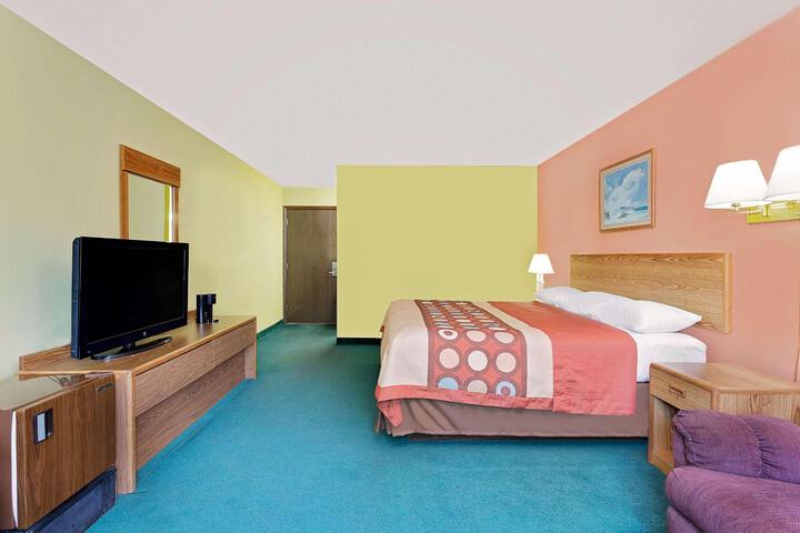 1 King Bed (1 of 6)
