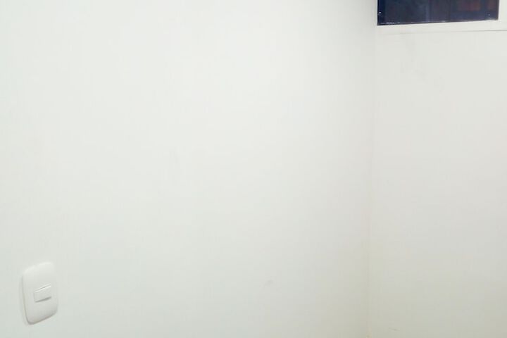 Room 9 of 28