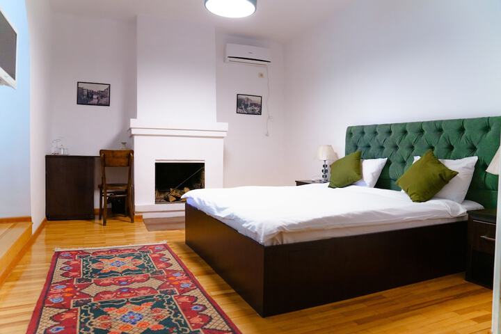 Room 9 of 20