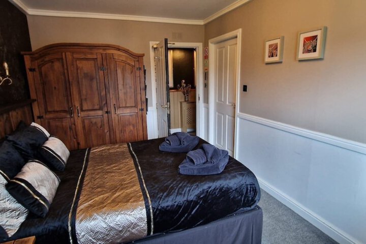 Room 35 of 77