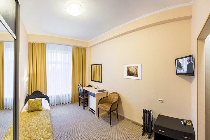 Room 33 of 81