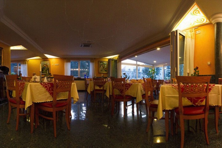 Dining 19 of 37