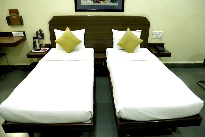 Room 13 of 94