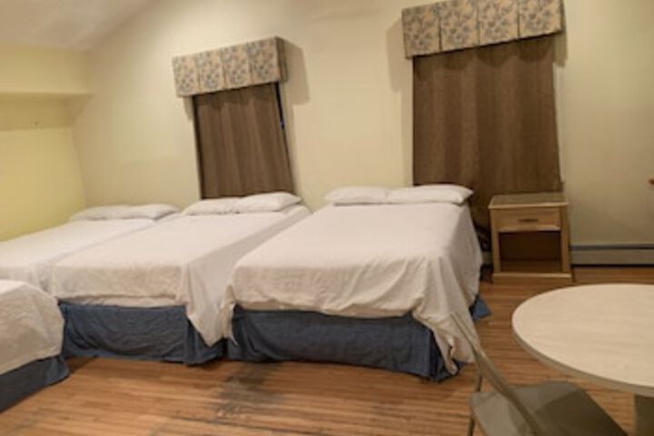 Room 43 of 204