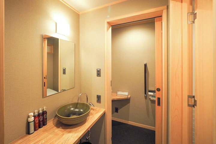 Room 27 of 145