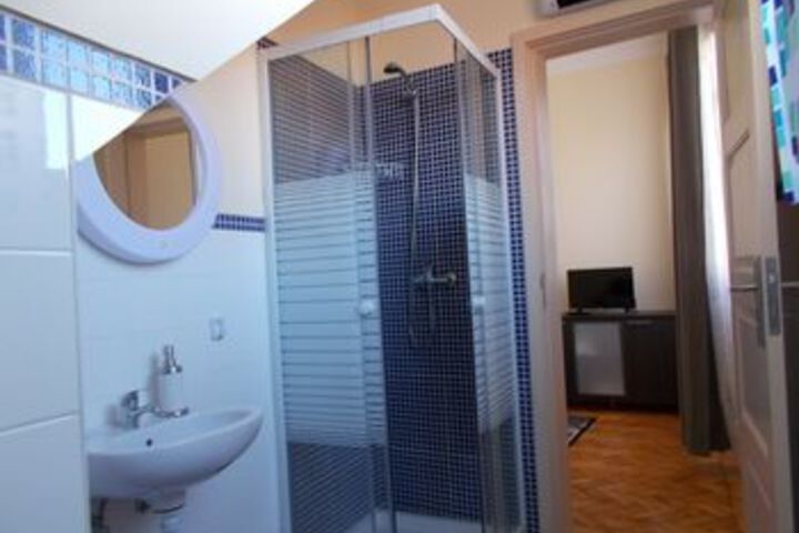 Room 2 of 27