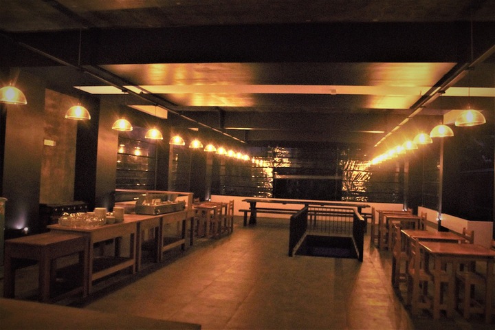 Dining 40 of 63