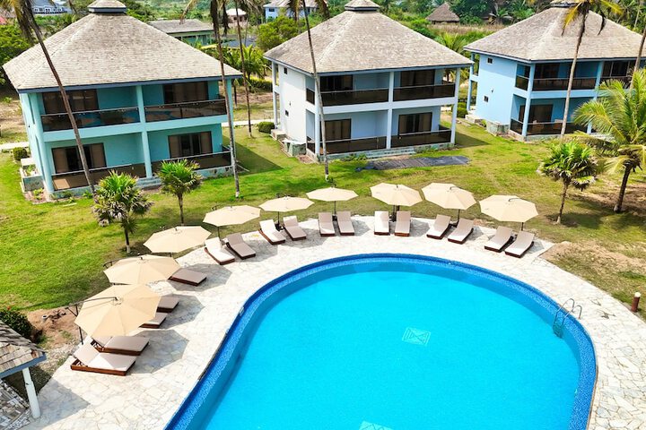 Hotel with Pool
