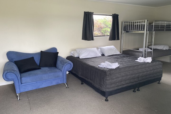 Room 28 of 87