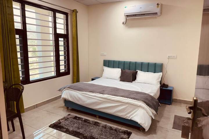 Room 8 of 15