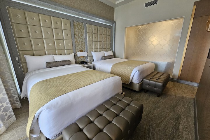 Room 20 of 102