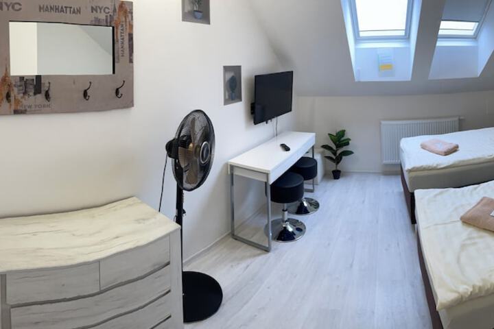 Room 17 of 48