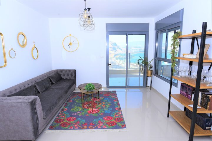 Room 10 of 20
