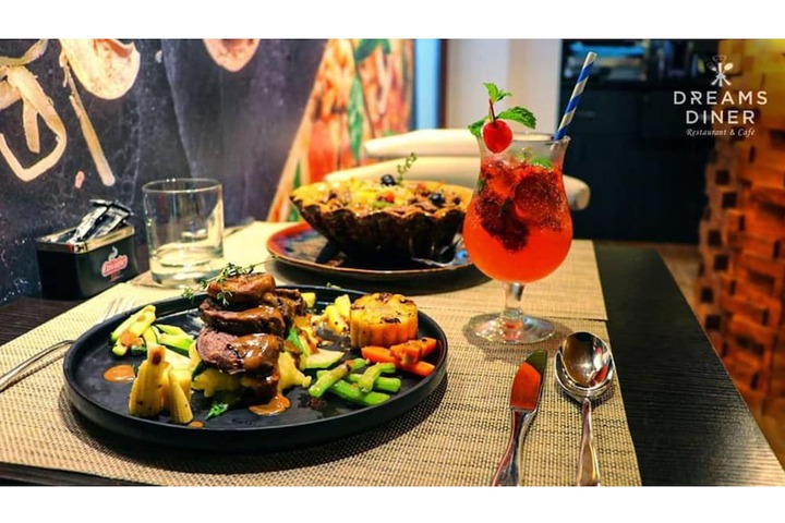 Dining 59 of 74
