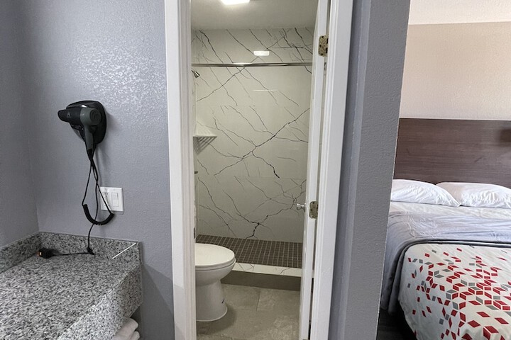 Room 16 of 42