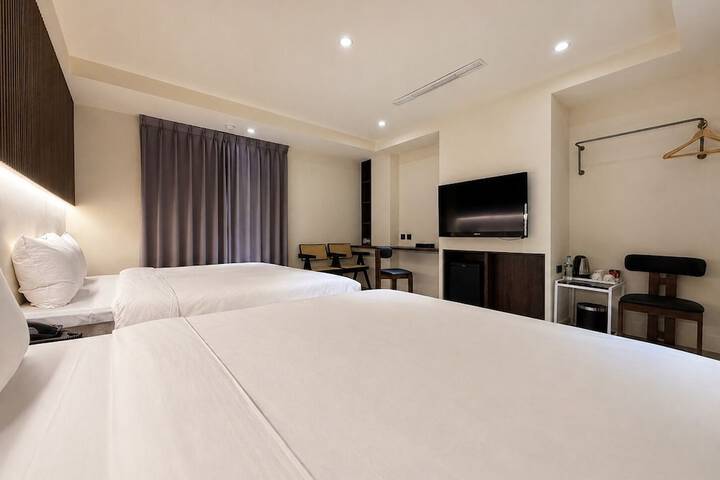 Room 76 of 160