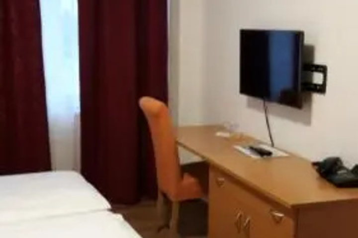 Room 3 of 26