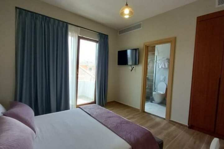 Room 30 of 104