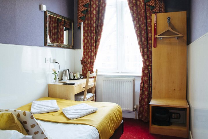 Room 49 of 90
