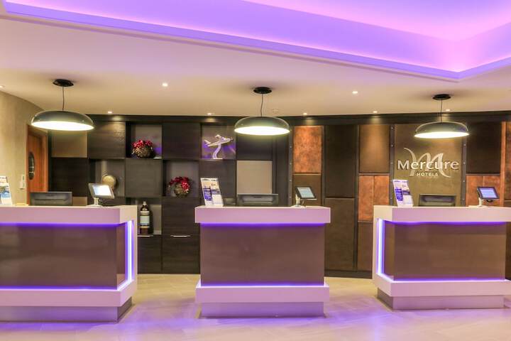 Check-in/check-out kiosk