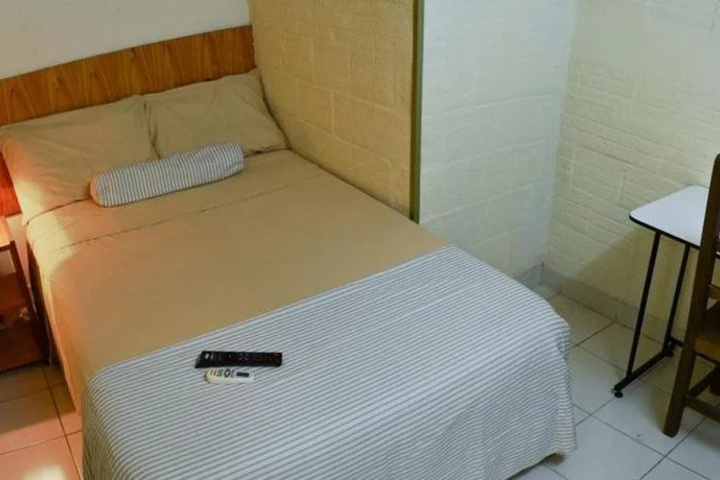 Room 6 of 14