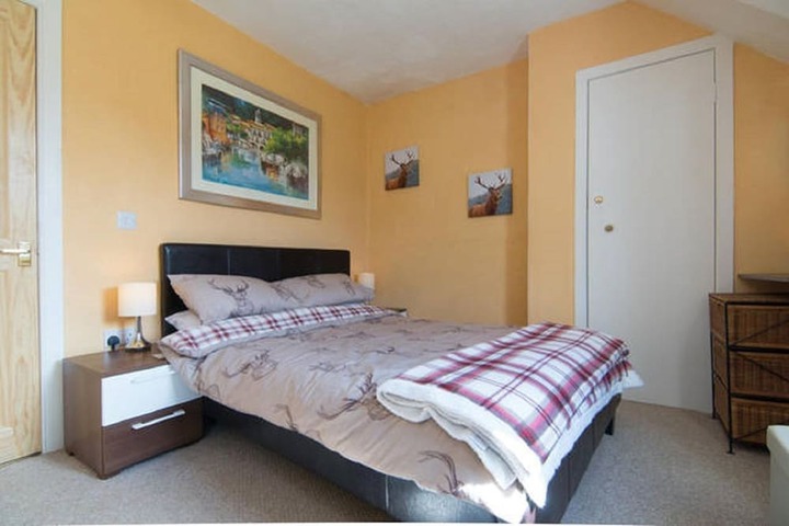 Room 2 of 32