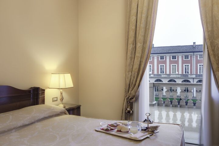 Room 2 of 22