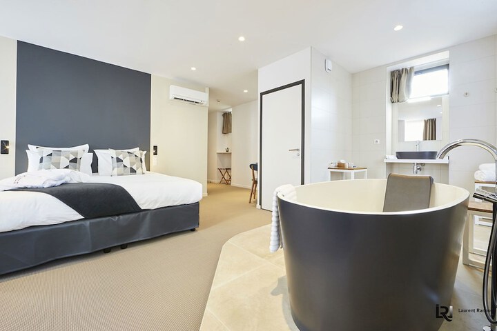 Room 25 of 52