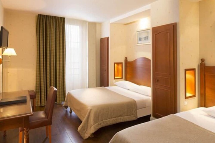 Room 9 of 33