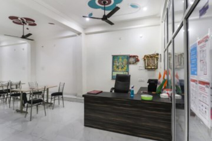 Rajdhani Hotel by OYO Rooms