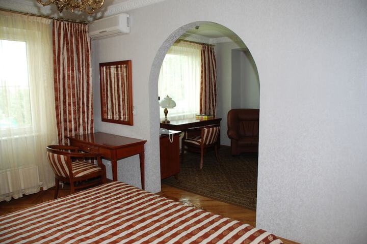 Room 5 of 68