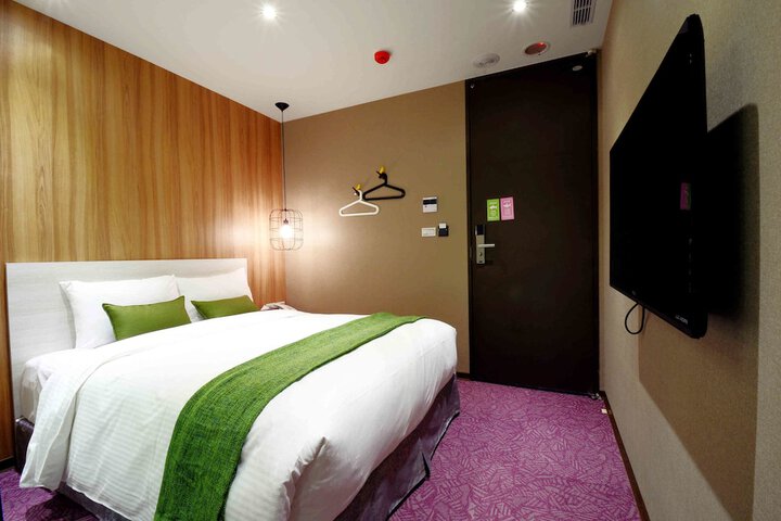 Room 15 of 32